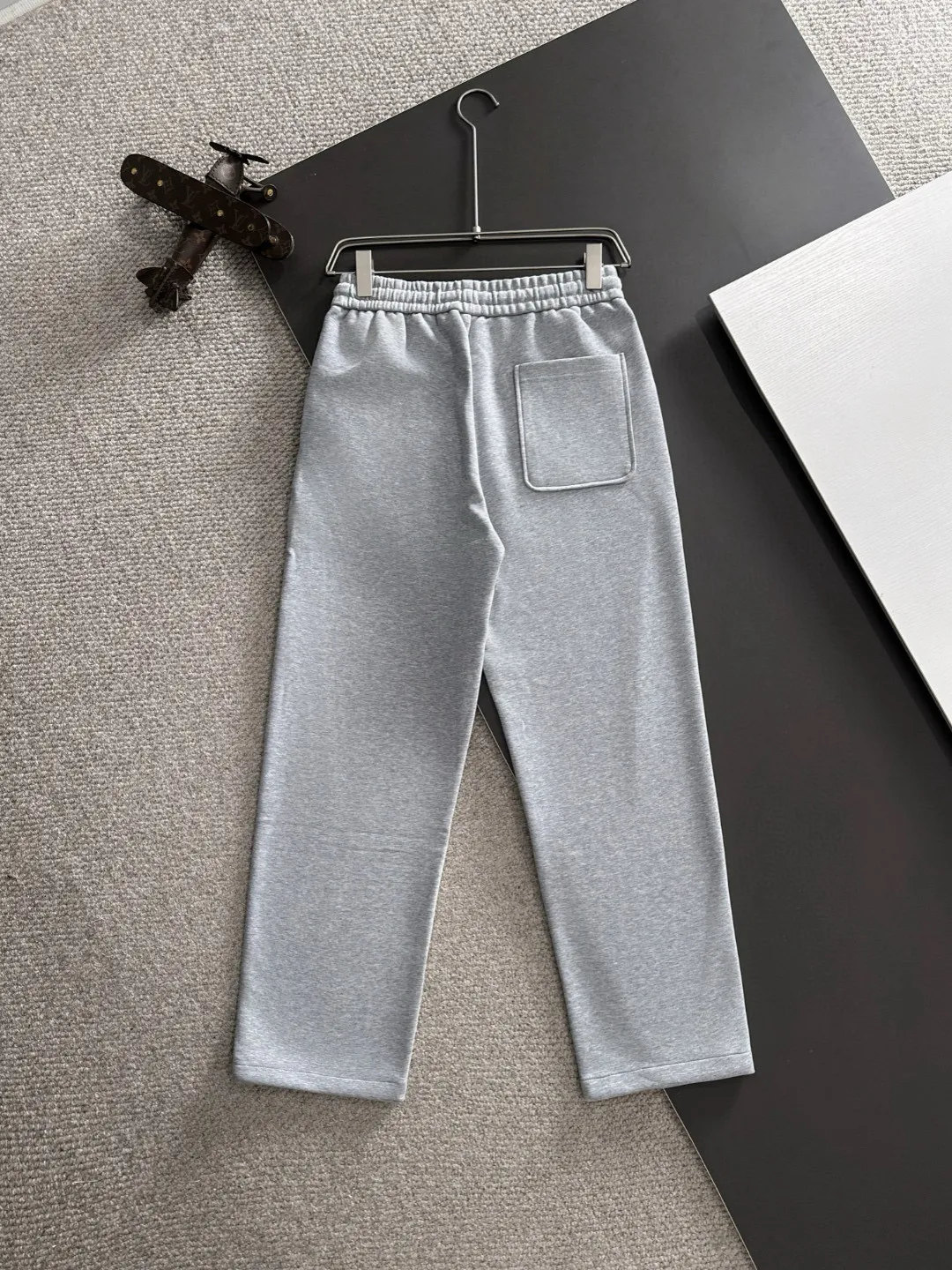 P155， （ ， ） Logo Black White ：Black Gray Light Gray Dark Gray Size 29-36